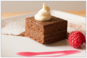 caramel-brownie-with-rapsberries