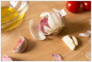 garlic-olive-oil-and-tomatoes